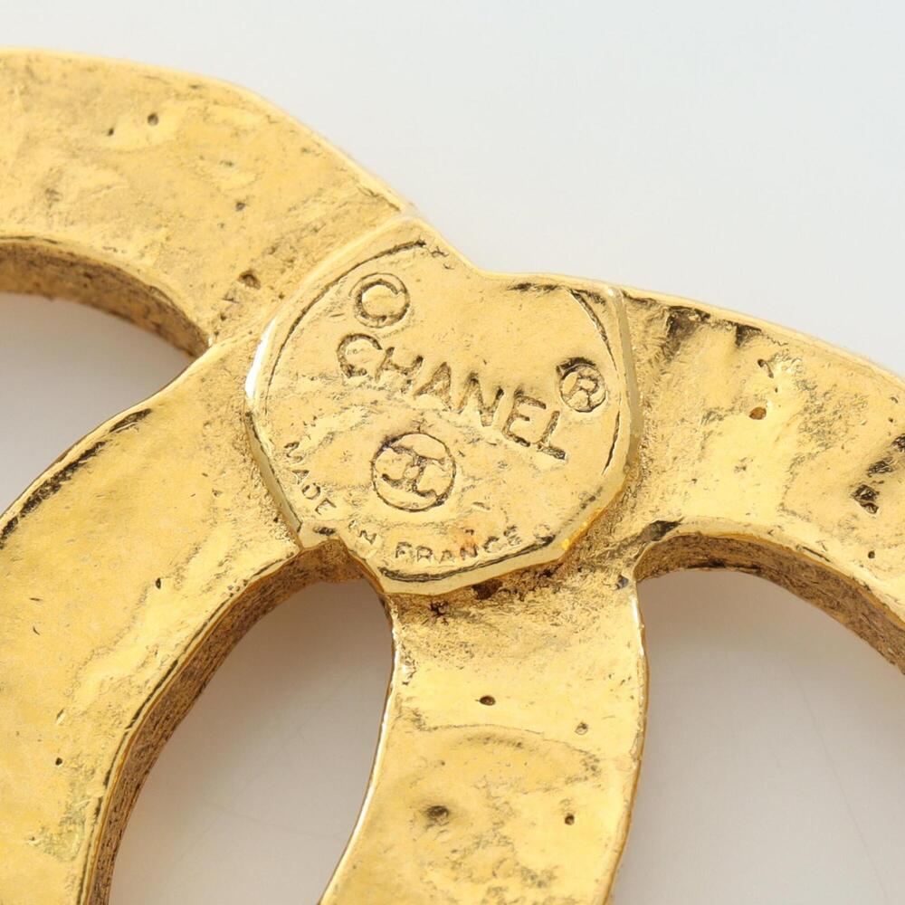 CHANEL White Logo Brooch - Picture 3 of 7